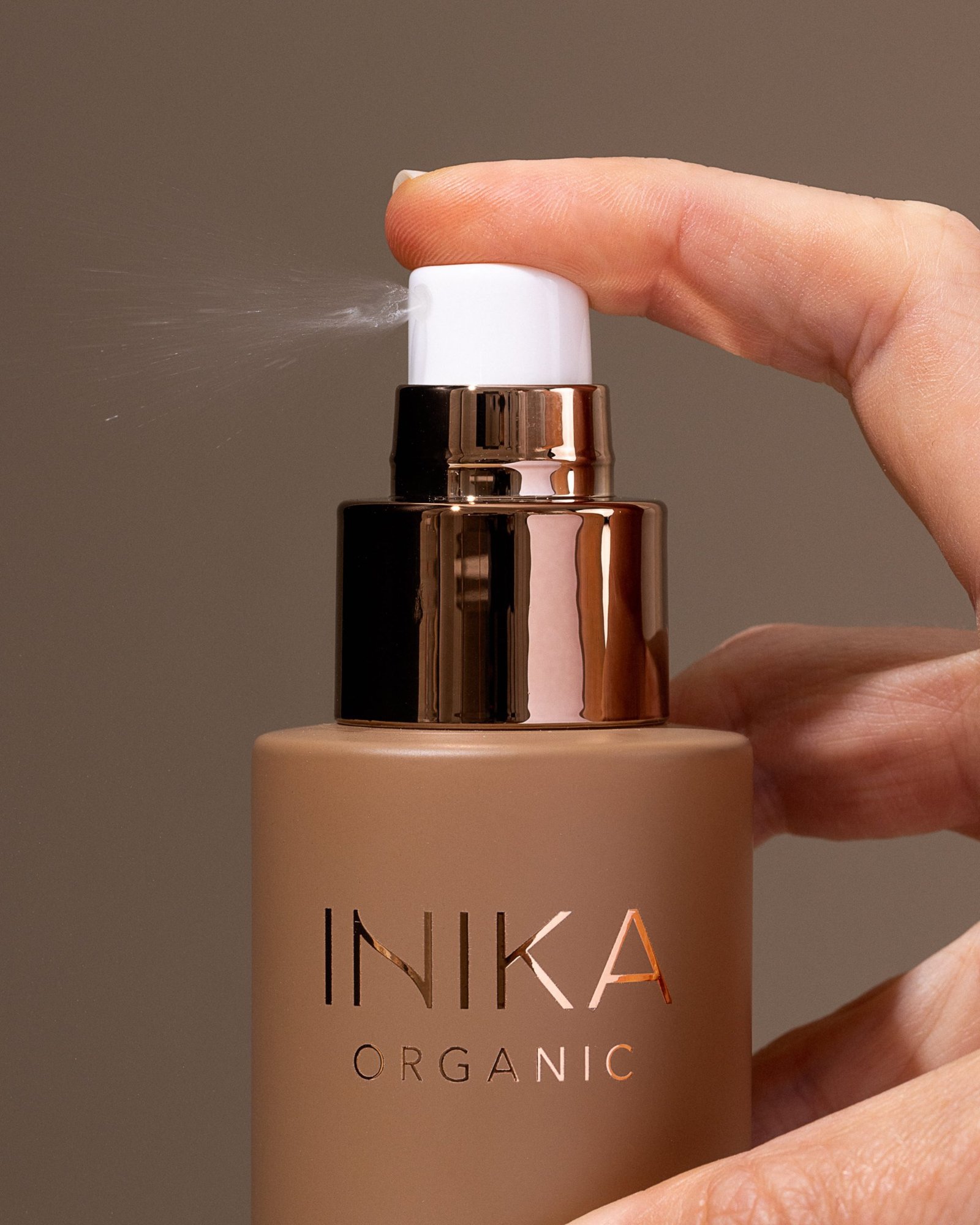 INIKA ORGANIC savaiminio įdegio dulksna, 120ml + savaiminio įdegio pirštinė dovanų - Image 2